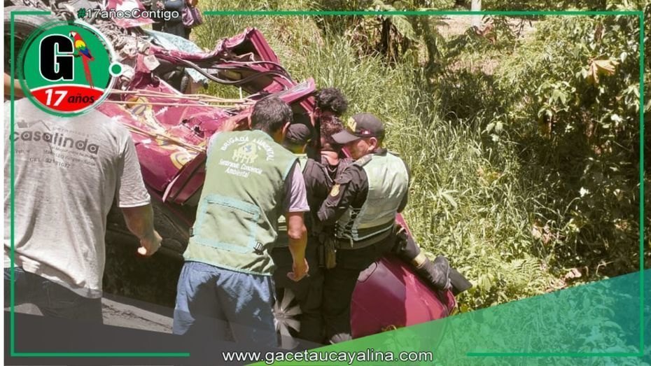 Colisión entre automóvil y minivan genera alarma por exceso de velocidad