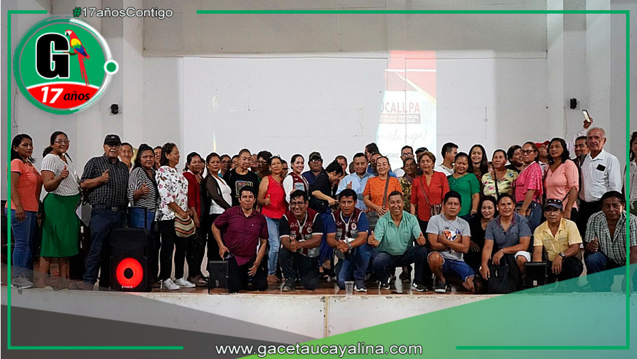 Vecinos participan en socialización de megaobra de agua y desagüe