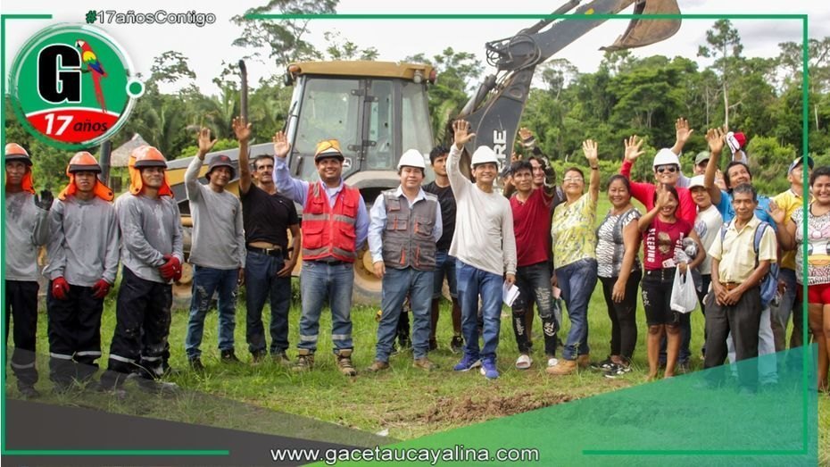 Alcalde Roger Galán inicia obra de agua potable y saneamiento.