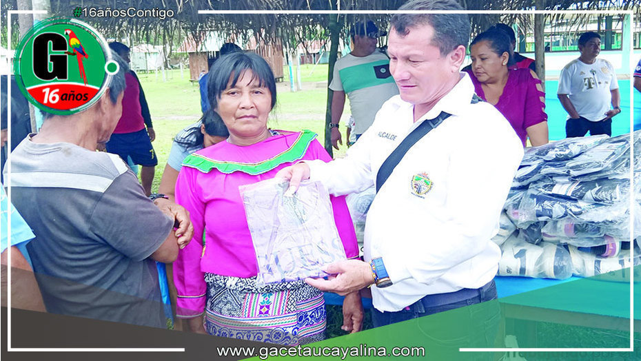 Alcalde Fernando Arechaga García distribuye donativos en Betijay y enfrenta a equipo local en un vibrante encuentro deportivo.