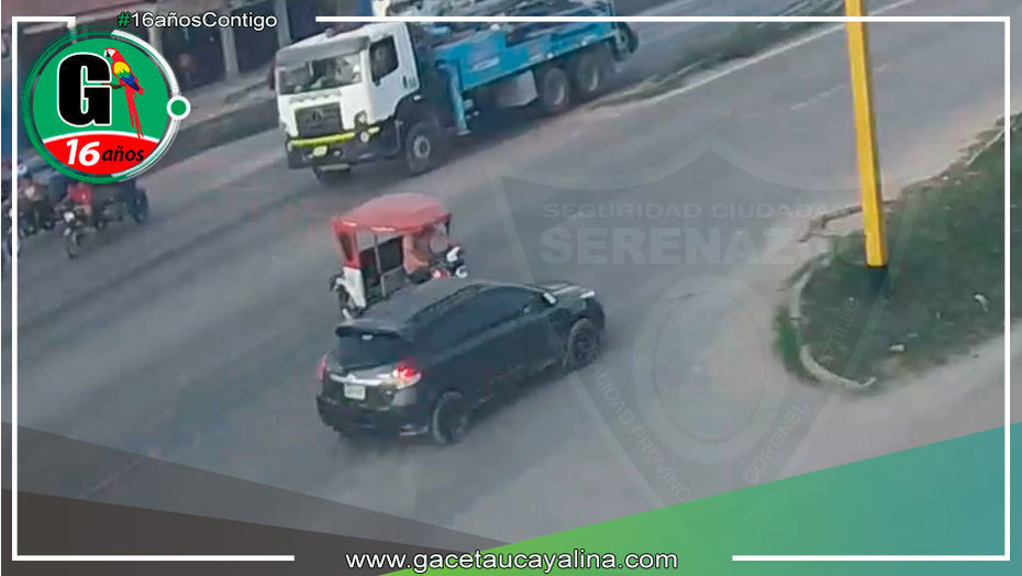Automóvil y mototaxi sufrieron accidente de tránsito en inmediaciones del Km. 8 C.F.B. 