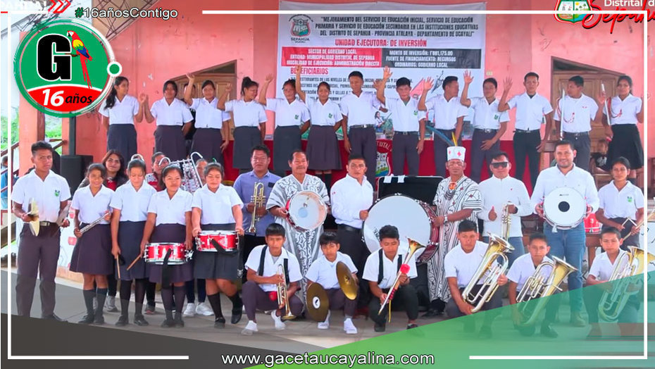 Alcalde John Salcedo Ríos entrega instrumentos musicales a colegios de Sepahua