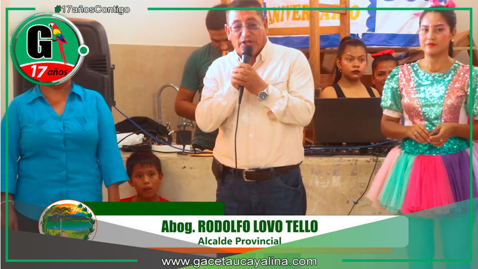Rodolfo Lovo celebra aniversario escolar en Contamana